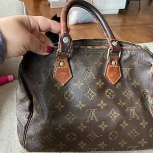 Vintage Louis Vuitton Speedy 25 bag in bad condition